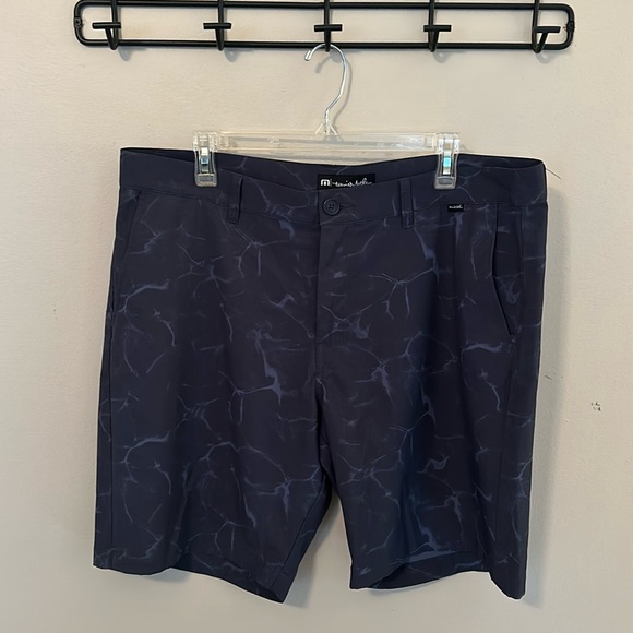 Travis Mathew Golf Shorts 38” - Picture 1 of 3